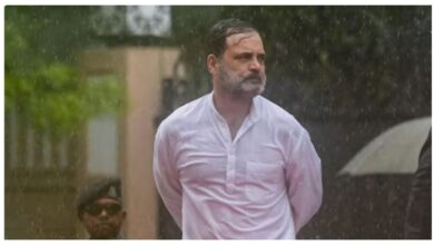 Photo of भींगते हुए गाया राष्ट्रगान, राहुल गांधी का वीडियो हो रहा वायरल
