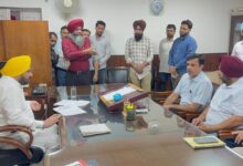 Photo of मोहाली में हरभजन सिंह ईटीओ का औचक छापा! कर्मचारियों को कड़े निर्देश, शिकायतों पर सख्ती और महिला कर्मचारी बनी स्टार