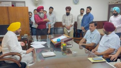 Photo of मोहाली में हरभजन सिंह ईटीओ का औचक छापा! कर्मचारियों को कड़े निर्देश, शिकायतों पर सख्ती और महिला कर्मचारी बनी स्टार