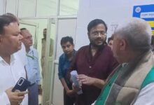 Photo of फतेहपुर अस्पताल में चपरासी बना अधिकारी, कैबिनेट मंत्री को घुमाया अस्पताल…निलंबन की कार्रवाई शुरू