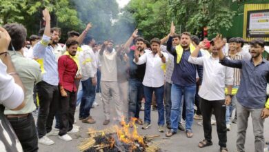 Photo of धर्मेंद्र प्रधान की ‘अर्थी’ निकाल छात्रों ने फूंका पुतला – SSC घोटाले पर फूटा गुस्सा, AAP छात्र विंग ने दी देशव्यापी आंदोलन की चेतावनी!