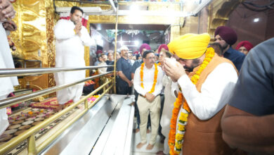 Photo of श्री काली माता मंदिर में सीएम भगवंत मान ने टेका माथा, मांगा पंजाब की सेवा का आशीर्वाद