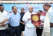 Photo of हिंदी भाषा और साहित्य के सेवियों को मुख्यमंत्री नीतीश कुमार ने किया सम्मानित