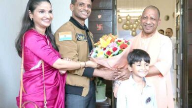 Photo of लखनऊ में इतिहास के पन्ने: मुख्यमंत्री योगी आदित्यनाथ ने अंतरिक्ष हीरो शुभांशु शुक्ला का किया शानदार स्वागत