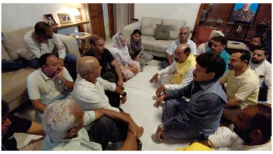 Photo of कैबिनेट मंत्री मोहिंदर भगत ने शहीद लेफ्टिनेंट कर्नल भानु प्रताप मनकोटिया के परिवार से की मुलाकात