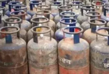 Photo of आज से सस्ता हुआ LPG सिलेंडर, 33.50 रुपये की कटौती, जानें नए रेट