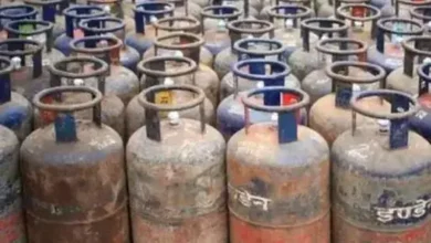 Photo of आज से सस्ता हुआ LPG सिलेंडर, 33.50 रुपये की कटौती, जानें नए रेट