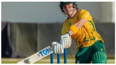 Photo of AUS vs SA 3rd ODI: डेवाल्ड ब्रेविस ने लगाया छक्का तो  गेंद लेकर भागने लगा फैन, वीडियो सोशल मीडिया पर हो रहा वायरल
