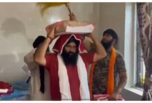 Photo of बाढ़ के बीच ‘आप’ विधायक ने गुरु ग्रंथ साहिब जी का स्वरूप आदर-सम्मान से पहुंचाया सुरक्षित, सोशल मीडिया पर हो रहा वायरल