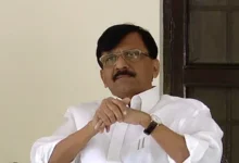 Photo of संजय राउत ने दिल्ली पुलिस पर उठाए सवाल, कहा- ‘हमारे सवाल चुनाव आयोग से हैं, हमें क्यों रोका जा रहा है?