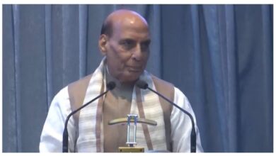 Photo of राजनाथ सिंह ने राहुल गांधी पर साधा निशाना, कहा – ‘उनके पास सबूतों का परमाणु बम है तो…’
