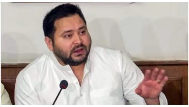 Photo of दो वोटर आईडी कार्ड मामले में चुनाव आयोग ने तेजस्वी यादव को भेजा नोटिस, मांगा जवाब