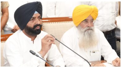 Photo of कृषि मंत्री खुड्डियां ने की आढ़ती संघ के साथ मंत्रियों की कमेटी की बैठक की अध्यक्षता