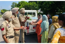 Photo of पंजाब पुलिस ने बाढ़ प्रभावित इलाकों में राहत कैंपों के साथ भोजन और दवाइयों के लगाए लंगर