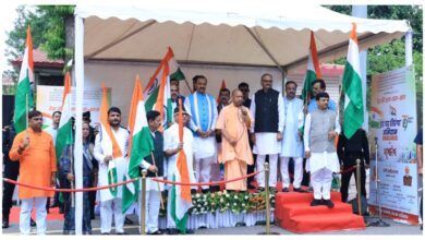 Photo of CM योगी ने ‘हर घर तिरंगा अभियान’ का किया शुभारम्भ, बोले – ‘भारतीय सेना के शौर्य और पराक्रम को पूरे विश्व ने देखा’