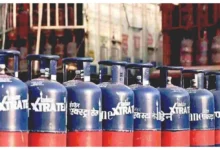 Photo of LPG सिलेंडर हुआ सस्ता, कमर्शियल गैस सिलेंडर की कीमतों में फिर कटौती, घरेलू सिलेंडर के रेट स्थिर