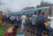 Photo of बक्सर-टाटा सुपरफास्ट ट्रेन की बोगी में आग, समय रहते टली बड़ी दुर्घटना
