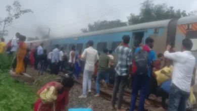 Photo of बक्सर-टाटा सुपरफास्ट ट्रेन की बोगी में आग, समय रहते टली बड़ी दुर्घटना