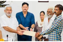 Photo of पठानकोट में बाढ़ पीड़ित परिवारों को पंजाब सरकार की ओर से आर्थिक सहायता प्रदान