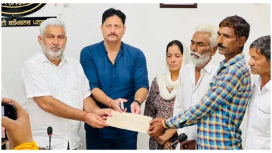 Photo of पठानकोट में बाढ़ पीड़ित परिवारों को पंजाब सरकार की ओर से आर्थिक सहायता प्रदान