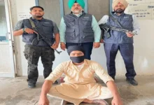 Photo of सैलून फायरिंग मामला : तरनतारन से प्रभ दासूवाल-गोपी घनश्यामपुर गैंग के दो साथी गिरफ्तार, तीन पिस्तौल जब्त
