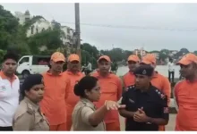 Photo of उज्जैन में शिप्रा नदी में कार गिरने से थाना प्रभारी अशोक शर्मा की मौत, अन्य दो पुलिसकर्मियों की तलाश जारी