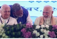 Photo of PM मोदी के कान में पप्पू यादव ने कुछ कहा तो ठहाके लगाने लगे प्रधानमंत्री, हर तरफ हो रही चर्चा