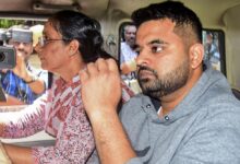 Photo of बलात्कार मामले में सजा काट रहे प्रज्वल रेवन्ना को जेल में मिला नया काम, करेंगे लाइब्रेरी क्लर्क की ड्यूटी