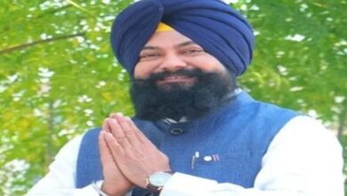Photo of पंजाब SC आयोग के चेयरमैन जसवीर सिंह गढ़ी ने किया बाढ़ प्रभावित गांवों का दौरा, दी राहत सामग्री