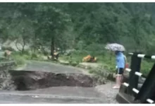 Photo of उत्तराखंड में मौसम का कहर, आज 7 जिलों में भारी बारिश का रेड अलर्ट, देहरादून समेत कई जगह स्कूल बंद