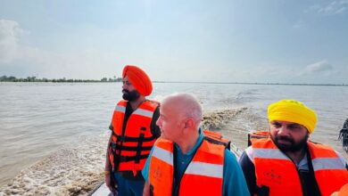 Photo of ब्यास नदी में बाढ़ का खतरा, आप नेताओं ने तरन तारन में राहत कार्यों का लिया जायजा