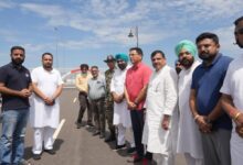 Photo of AAP नेताओं ने डेरा बाबा नानक के बाढ़ प्रभावित क्षेत्रों का किया दौरा: केंद्र सरकार पर साधा निशाना, सरकार से राहत पैकेज जारी करने की अपील