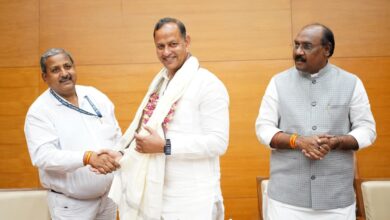 Photo of दिल्ली अस्पताल कर्मचारियों की समस्याओं पर मंत्री रविन्द्र इंद्राज सिंह ने किया संवाद, न्याय और सुधार का दिया आश्वासन