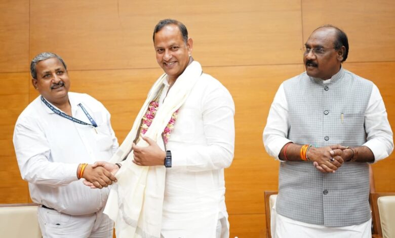 Delhi hospital staff meeting
