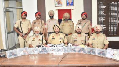 Photo of पंजाब पुलिस ने सीमा पार से संचालित हथियार तस्करी मॉड्यूल का किया भंडाफोड़, हथियार समेत तीन गिरफ्तार