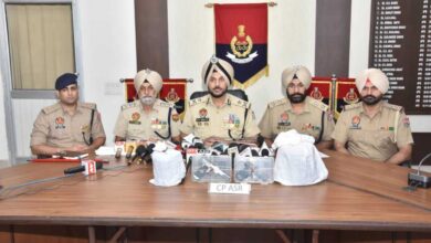 Photo of पंजाब पुलिस को बड़ी सफलता: सरहद पार से तस्करी में शामिल छह आरोपी गिरफ्तार, 4 किलो हेरोइन और हथियार बरामद