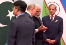 Photo of पुतिन से बातचीत करते हुए आगे बढ़े पीएम मोदी, कोने में हाथ बांधे खड़े ताकते रह गए शहबाज शरीफ