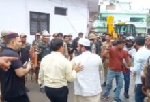 Photo of बरेली हिंसा पर प्रशासन का एक्शन: मौलाना तौकीर रजा के करीबियों पर बुलडोजर चलाया, बारातघर सील