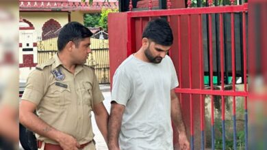 Photo of राजस्थान चपरासी भर्ती परीक्षा में नकल करते पकड़ा गया अभ्यर्थी, अडरगार्मेंट में छिपा कर लाया था स्मार्ट वॉच
