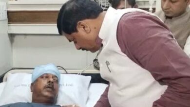 Photo of इंदौर में ट्रक हादसे के बाद मुख्यमंत्री ने अस्पताल जाकर घायलों का जाना हाल, कड़ी जांच के निर्देश दिए