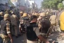 Photo of बरेली: आई लव मोहम्मद के बैनर के साथ लोगों का प्रदर्शन, पुलिस ने चलाई लाठियां, मौलाना तौकीर रजा नजरबंद