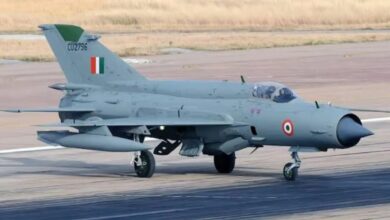 Photo of भारतीय वायु सेना के एक युग का अंत: MiG-21 ने भरी आखिरी उड़ान, रक्षा मंत्री राजनाथ सिंह ने दी भावुक विदाई