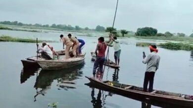 Photo of सरयू नदी में नाव पलटने से तीन युवकों की मौत, गांव में छाया मातम
