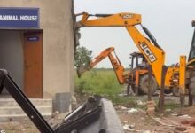 Photo of UP में प्रशासन की सख्त कार्रवाई, बाराबंकी में रामस्वरूप यूनिवर्सिटी की अवैध इमारत पर चला बुलडोजर