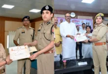 Photo of रोली अग्रहरि की प्रेरणादायक कहानी : यूपी पुलिस में बनी लाखों युवतियों के लिए प्रेरणा