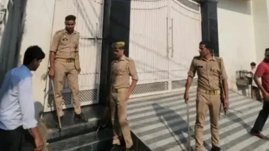 Photo of संभल में मीट कारोबारी हाजी इमरान-इरफान के ठिकानों पर आयकर विभाग की छापेमारी, सुरक्षा के लिए पीएसी तैनात