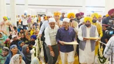 Photo of केजरीवाल और भगवंत मान ने गुरु तेग बहादुर के 350वें शहादत दिवस की कीर्तन दरबार में लिया हिस्सा