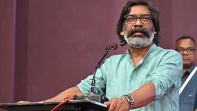 Photo of CM हेमन्त सोरेन का बड़ा ऐलान: शहीद जवानों के परिजनों को 1.10 करोड़ की सम्मान राशि, बच्चों की मुफ्त पढ़ाई और रांची में बनेगा स्कूल
