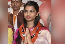 Photo of बिहार में भाजपा में बवाल…लोकगायिका मैथिली ठाकुर का टिकट बना विवाद का केंद्र, सातों मंडलों के अध्यक्षों ने दिया इस्तीफा