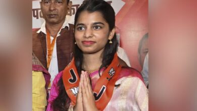 Photo of बिहार में भाजपा में बवाल…लोकगायिका मैथिली ठाकुर का टिकट बना विवाद का केंद्र, सातों मंडलों के अध्यक्षों ने दिया इस्तीफा